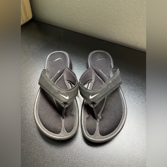 Nike Black Flip Flop Sandals with Cushioned Footbed Women’s Sz 7 - Picture 1 of 9
